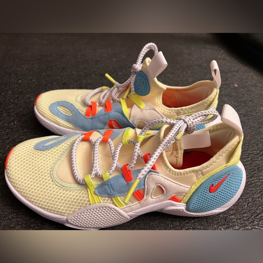 NEW (without box) Nike Psychodelic Lava Sneakers 6.5Y